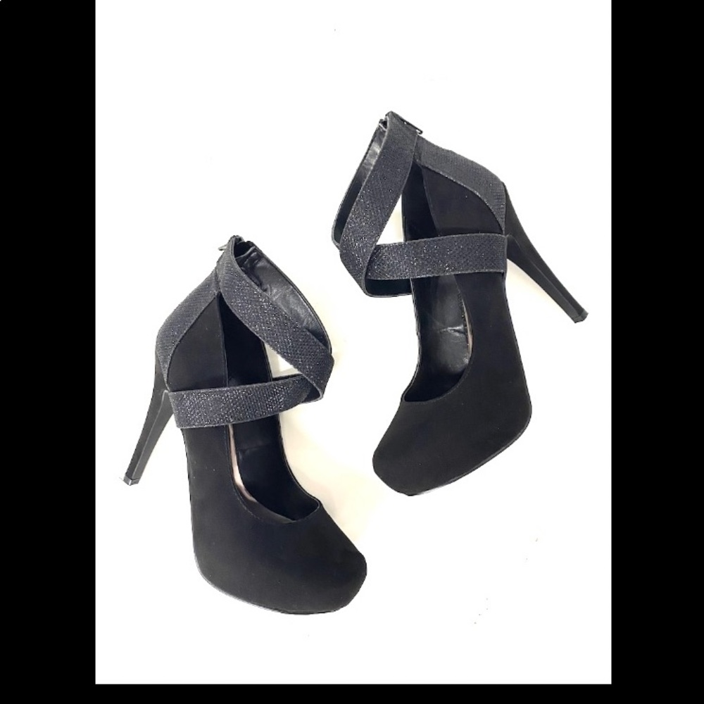 Authentic Penny loves kenny heels.